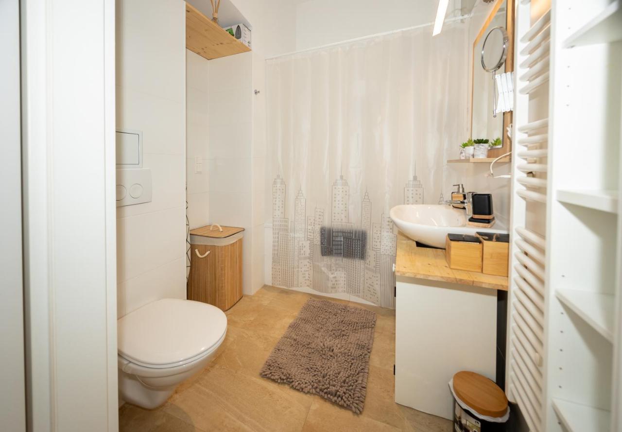 Delightful 1 Bedroom Near Schoenbrunn And Westbahnhof With Big Porch Wina Bagian luar foto